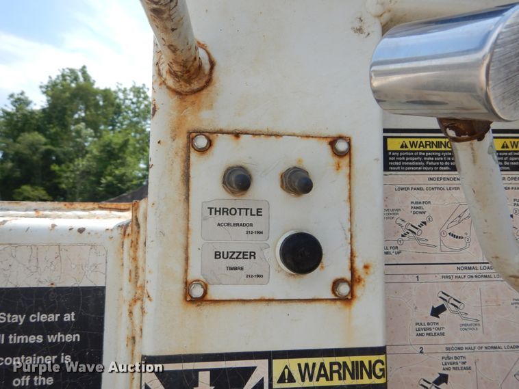 image for item DH5135 2006 International 7400  refuse truck