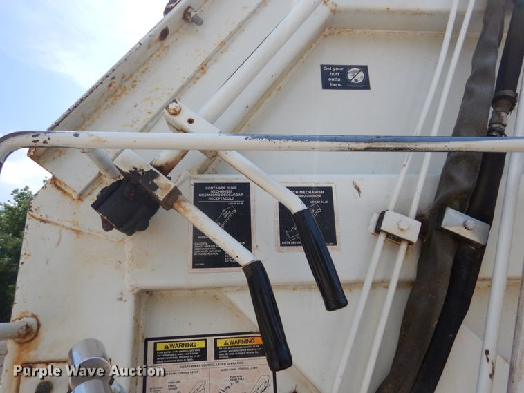 image for item DH5135 2006 International 7400  refuse truck