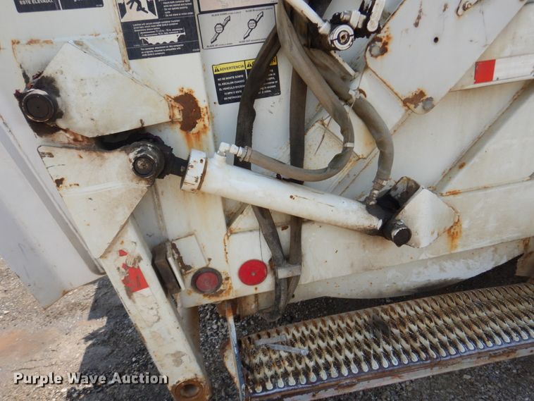 image for item DH5135 2006 International 7400  refuse truck