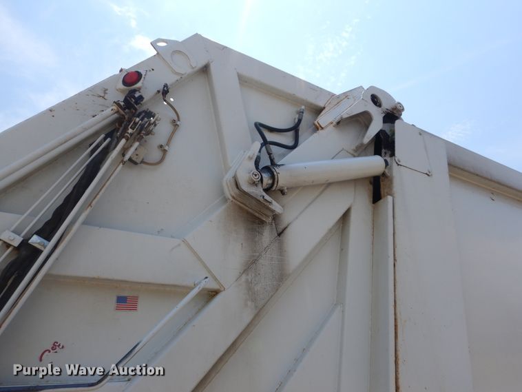 image for item DH5135 2006 International 7400  refuse truck