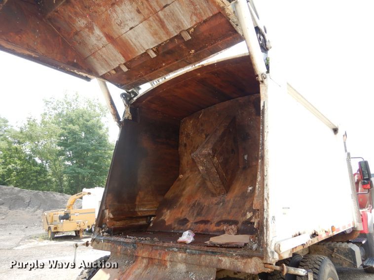 image for item DH5135 2006 International 7400  refuse truck