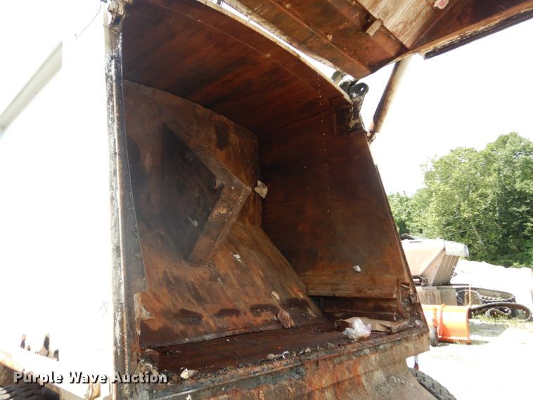 image for item DH5135 2006 International 7400  refuse truck