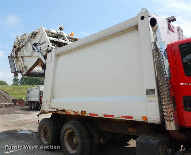 image for item DH5135 2006 International 7400  refuse truck