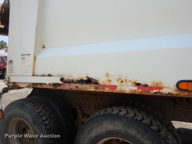 image for item DH5135 2006 International 7400  refuse truck