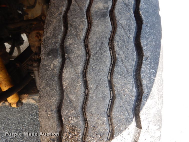 image for item DH5135 2006 International 7400  refuse truck