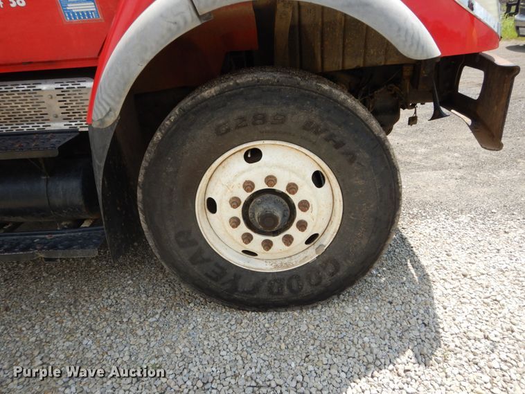 image for item DH5135 2006 International 7400  refuse truck