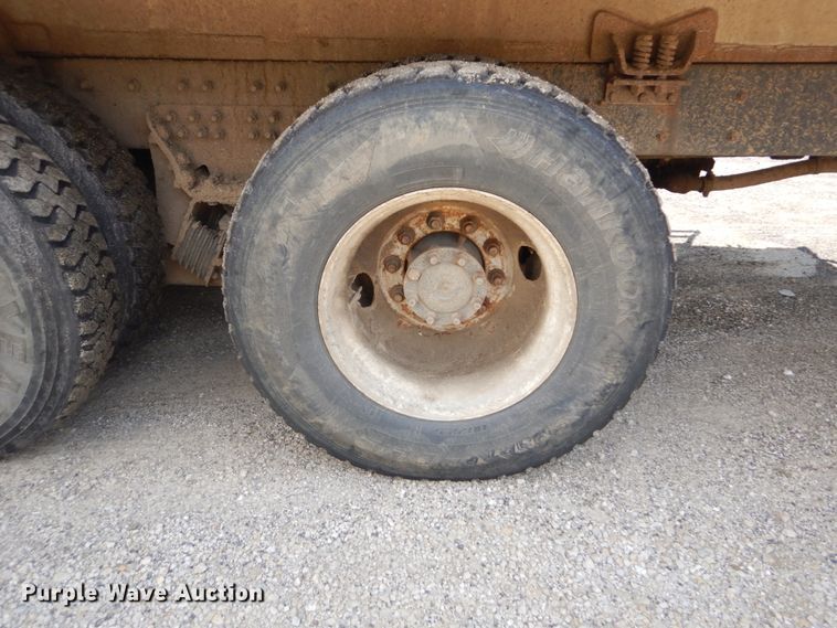 image for item DH5135 2006 International 7400  refuse truck