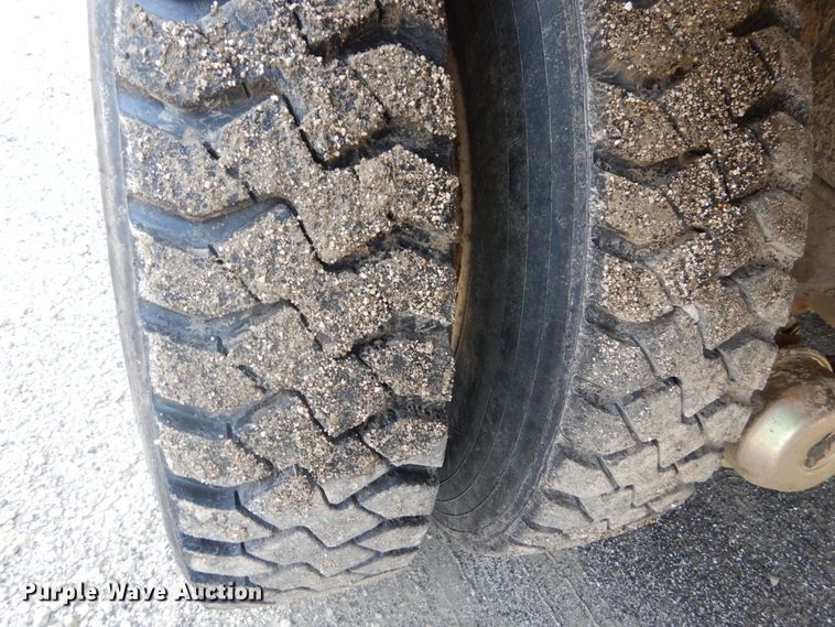 image for item DH5135 2006 International 7400  refuse truck