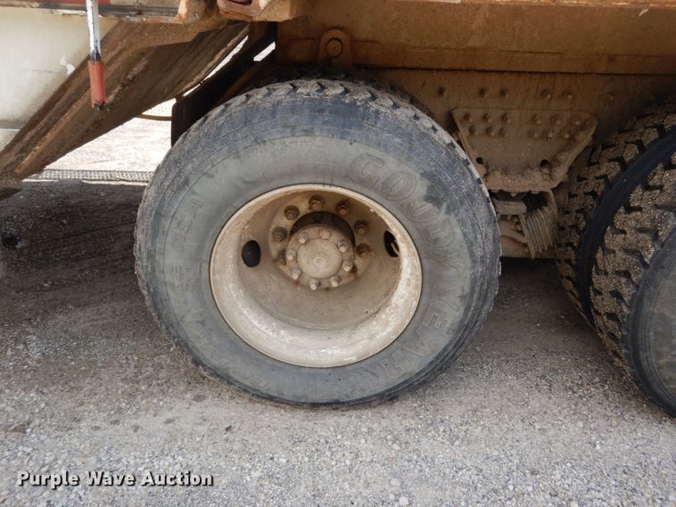 image for item DH5135 2006 International 7400  refuse truck