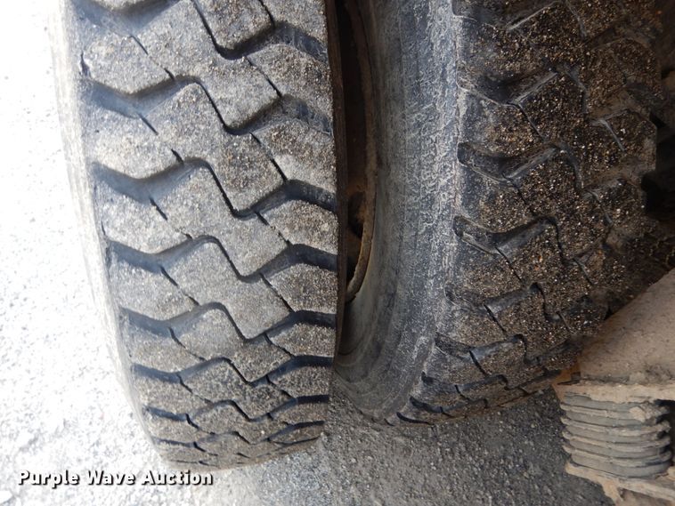 image for item DH5135 2006 International 7400  refuse truck