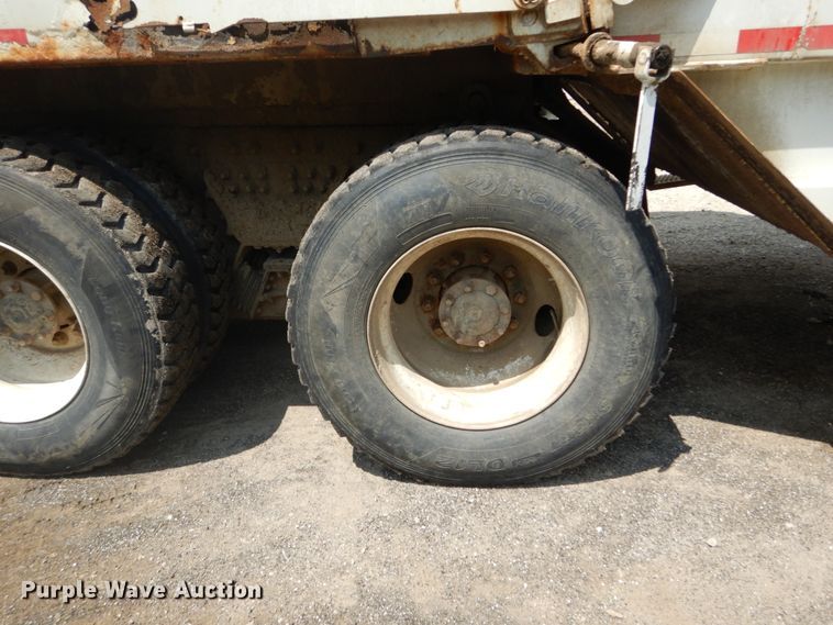 image for item DH5135 2006 International 7400  refuse truck