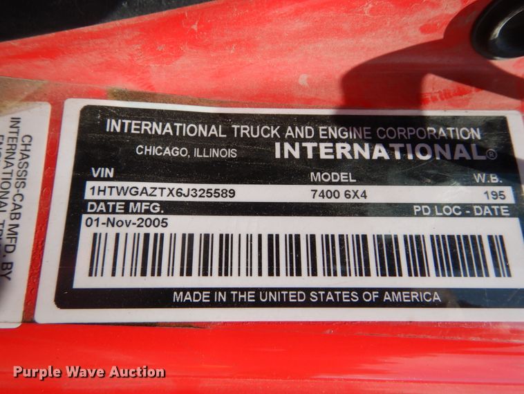image for item DH5135 2006 International 7400  refuse truck