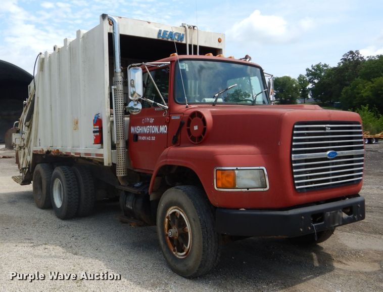 image for item DH5136 1997 Ford LTS8000  refuse truck