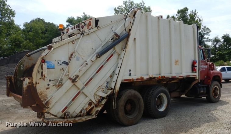 image for item DH5136 1997 Ford LTS8000  refuse truck