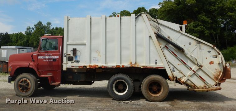 image for item DH5136 1997 Ford LTS8000  refuse truck