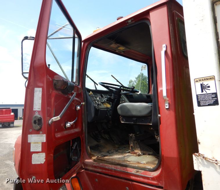 image for item DH5136 1997 Ford LTS8000  refuse truck