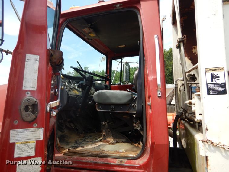 image for item DH5136 1997 Ford LTS8000  refuse truck