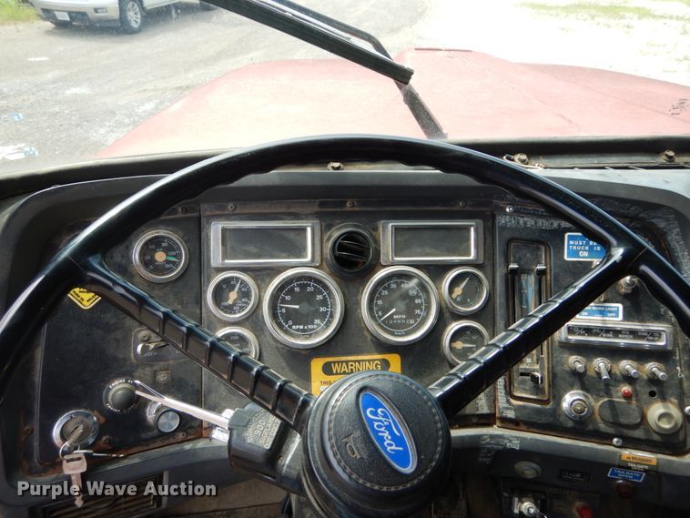 image for item DH5136 1997 Ford LTS8000  refuse truck