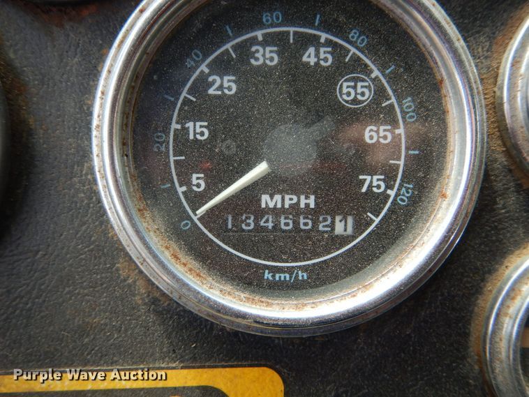 image for item DH5136 1997 Ford LTS8000  refuse truck