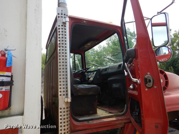 image for item DH5136 1997 Ford LTS8000  refuse truck