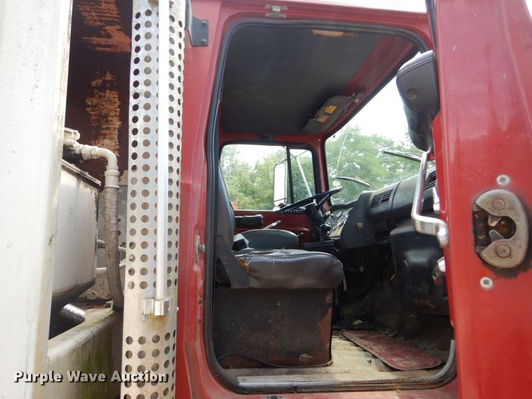 image for item DH5136 1997 Ford LTS8000  refuse truck