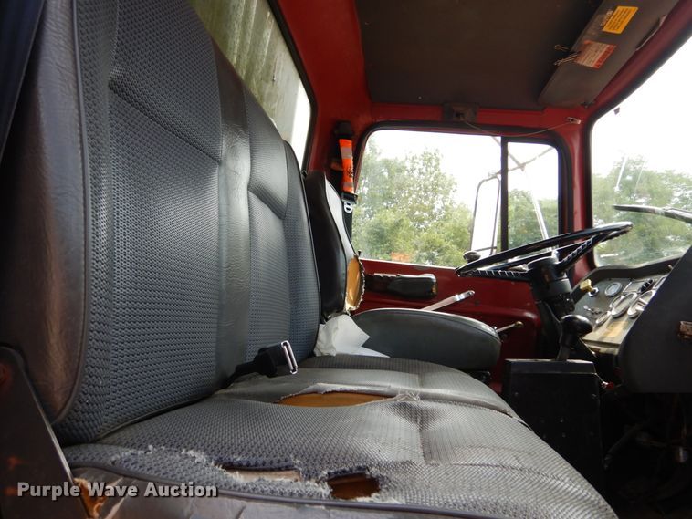 image for item DH5136 1997 Ford LTS8000  refuse truck