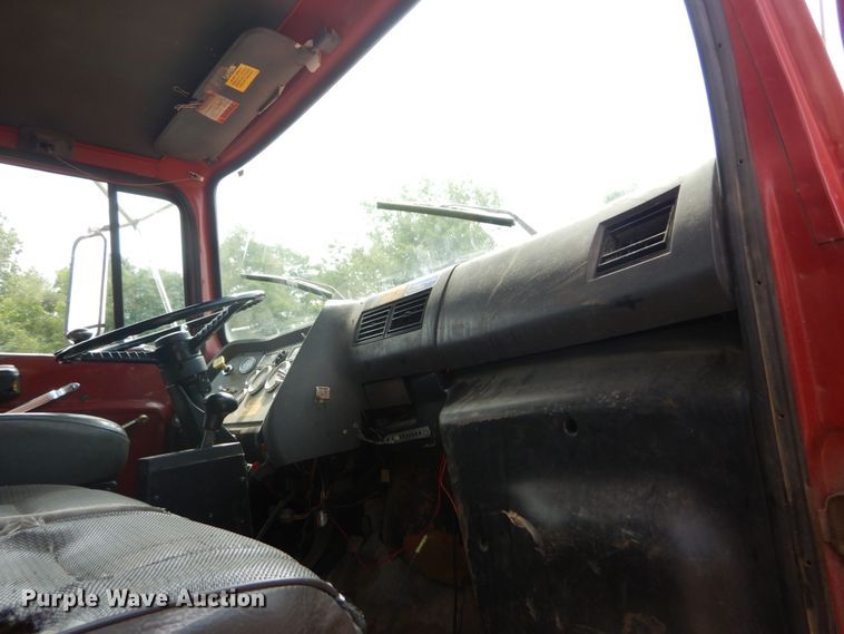 image for item DH5136 1997 Ford LTS8000  refuse truck