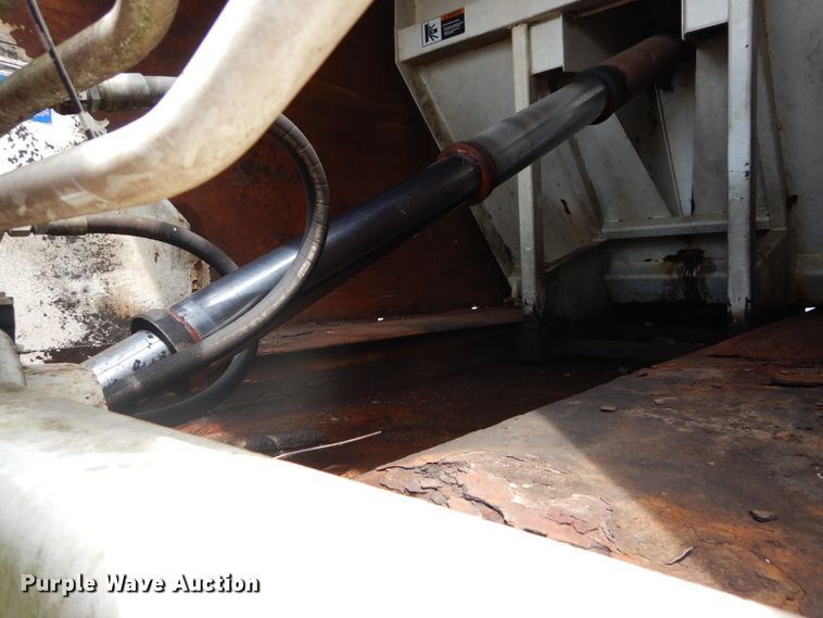 image for item DH5136 1997 Ford LTS8000  refuse truck