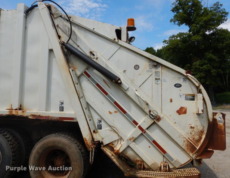 image for item DH5136 1997 Ford LTS8000  refuse truck