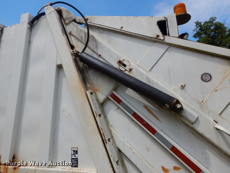 image for item DH5136 1997 Ford LTS8000  refuse truck