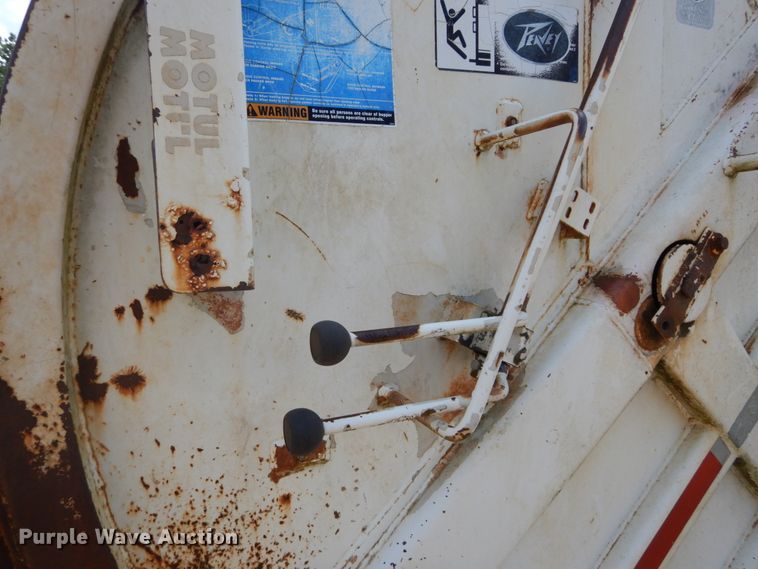 image for item DH5136 1997 Ford LTS8000  refuse truck