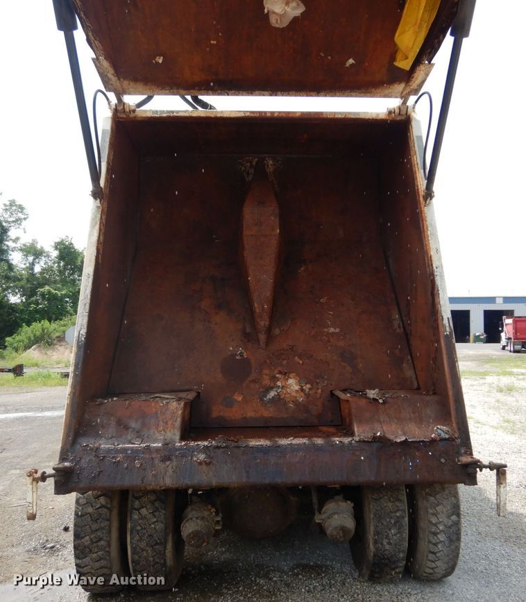 image for item DH5136 1997 Ford LTS8000  refuse truck