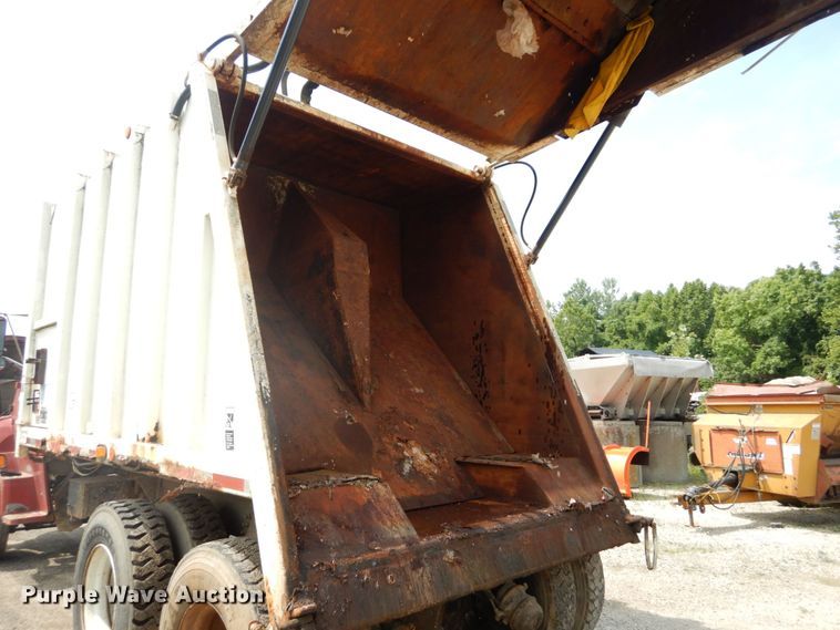 image for item DH5136 1997 Ford LTS8000  refuse truck