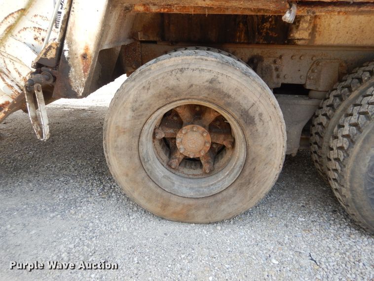 image for item DH5136 1997 Ford LTS8000  refuse truck