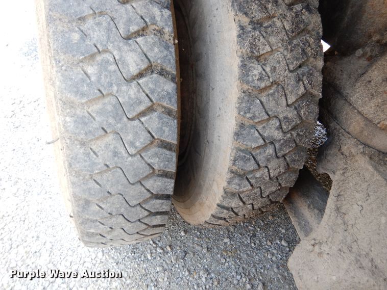 image for item DH5136 1997 Ford LTS8000  refuse truck