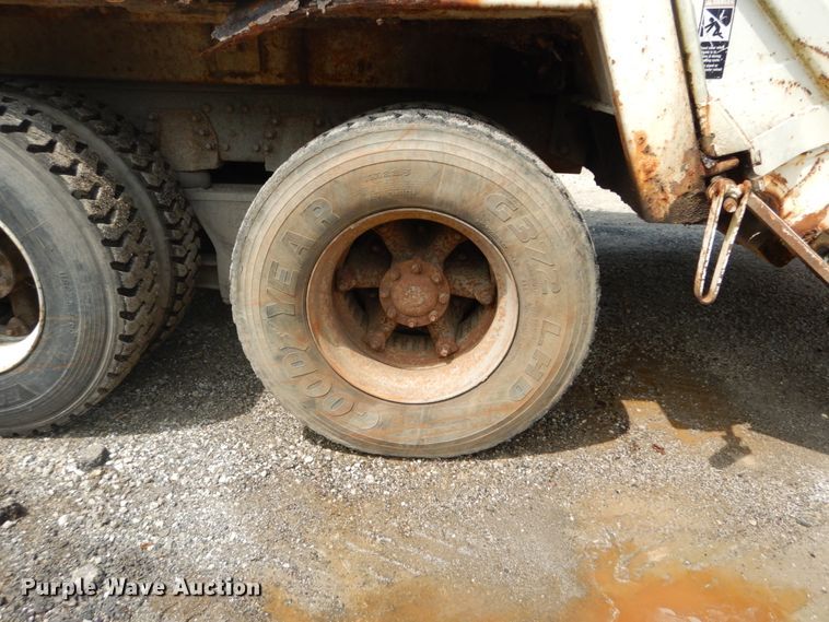 image for item DH5136 1997 Ford LTS8000  refuse truck