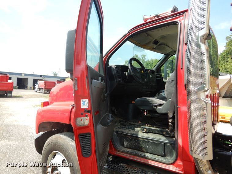 image for item DH5137 2006 Chevrolet C8500  recycling truck