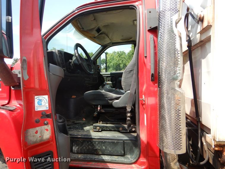 image for item DH5137 2006 Chevrolet C8500  recycling truck