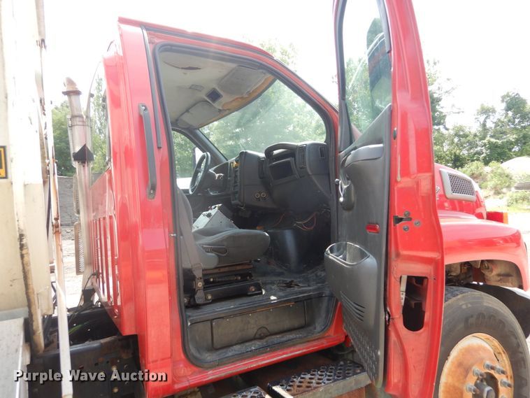 image for item DH5137 2006 Chevrolet C8500  recycling truck