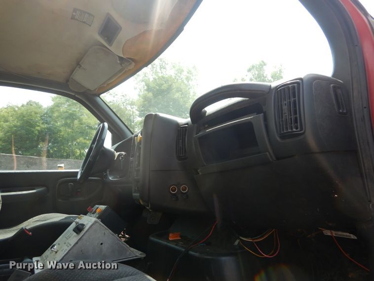 image for item DH5137 2006 Chevrolet C8500  recycling truck