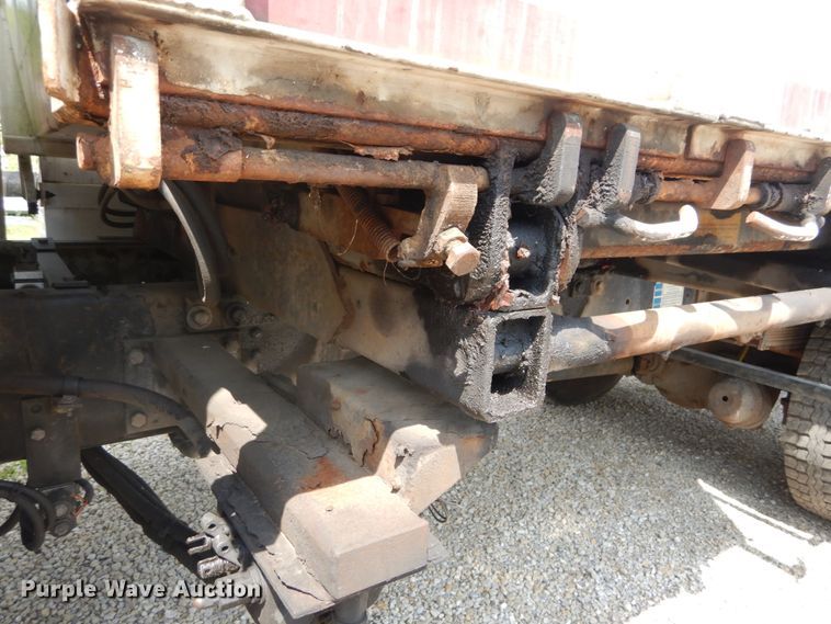 image for item DH5137 2006 Chevrolet C8500  recycling truck