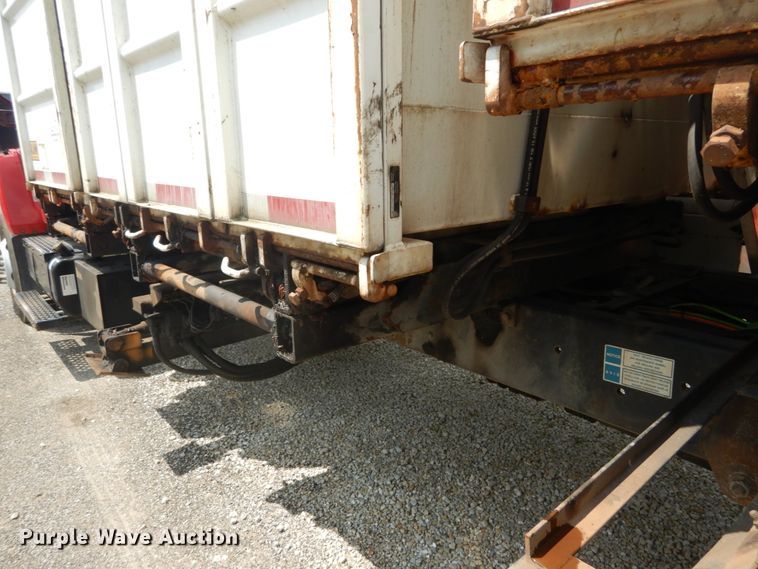 image for item DH5137 2006 Chevrolet C8500  recycling truck