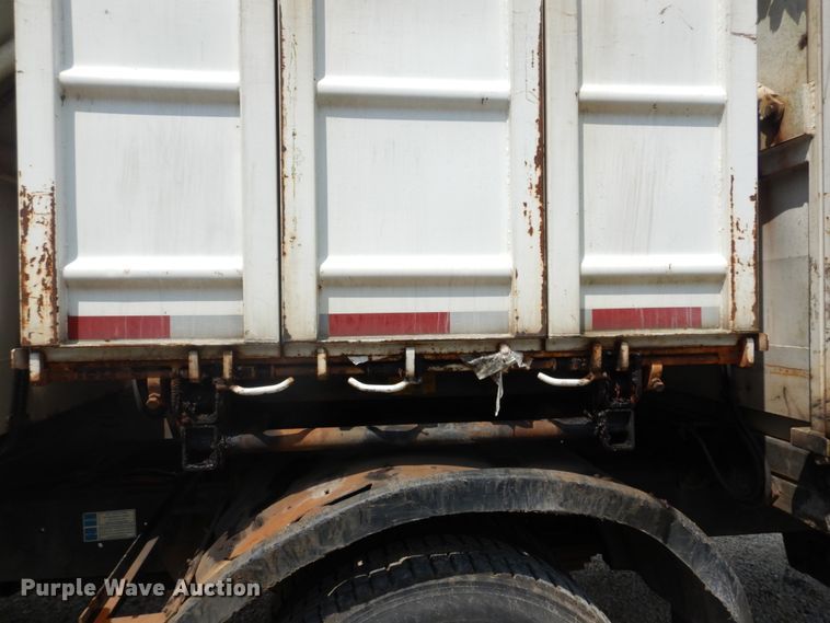 image for item DH5137 2006 Chevrolet C8500  recycling truck