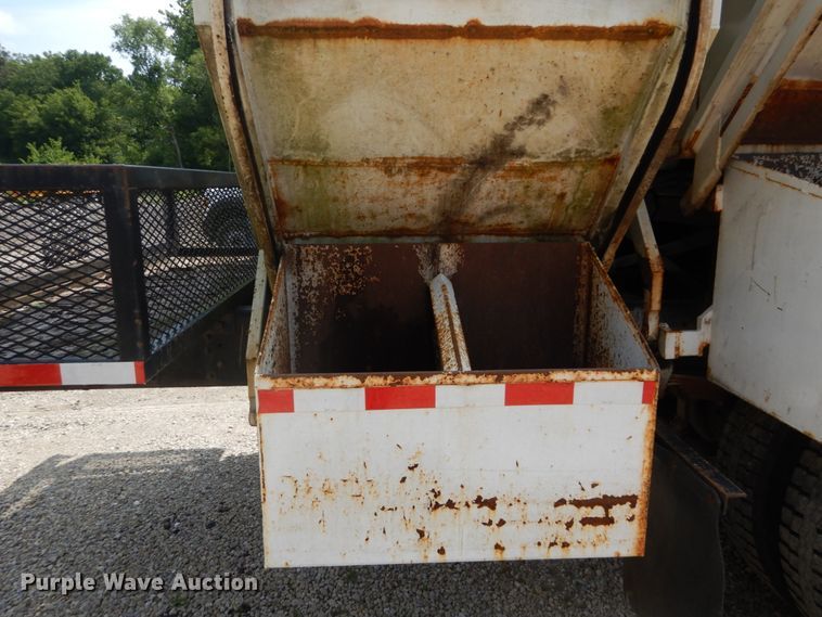 image for item DH5137 2006 Chevrolet C8500  recycling truck