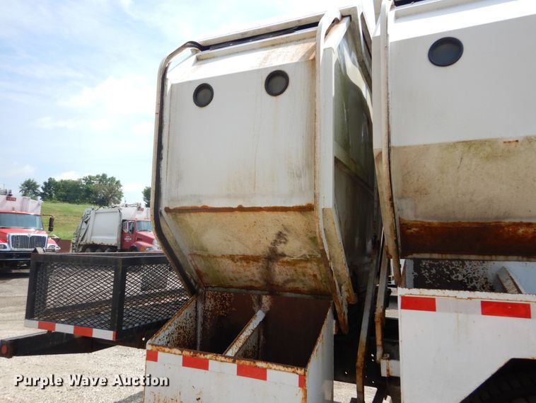 image for item DH5137 2006 Chevrolet C8500  recycling truck