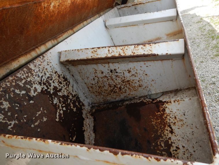 image for item DH5137 2006 Chevrolet C8500  recycling truck