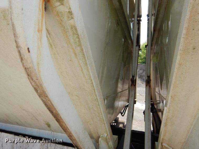 image for item DH5137 2006 Chevrolet C8500  recycling truck