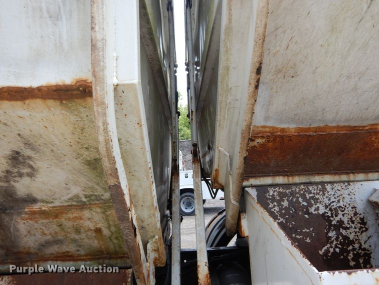 image for item DH5137 2006 Chevrolet C8500  recycling truck