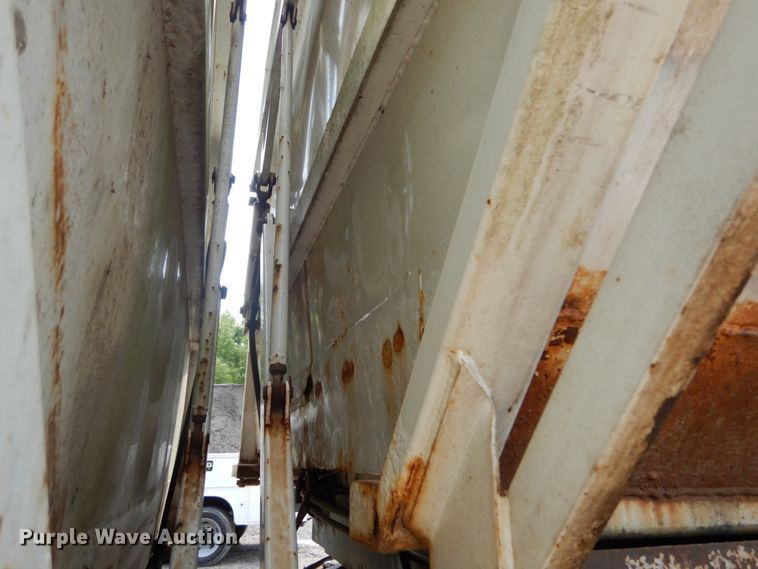 image for item DH5137 2006 Chevrolet C8500  recycling truck