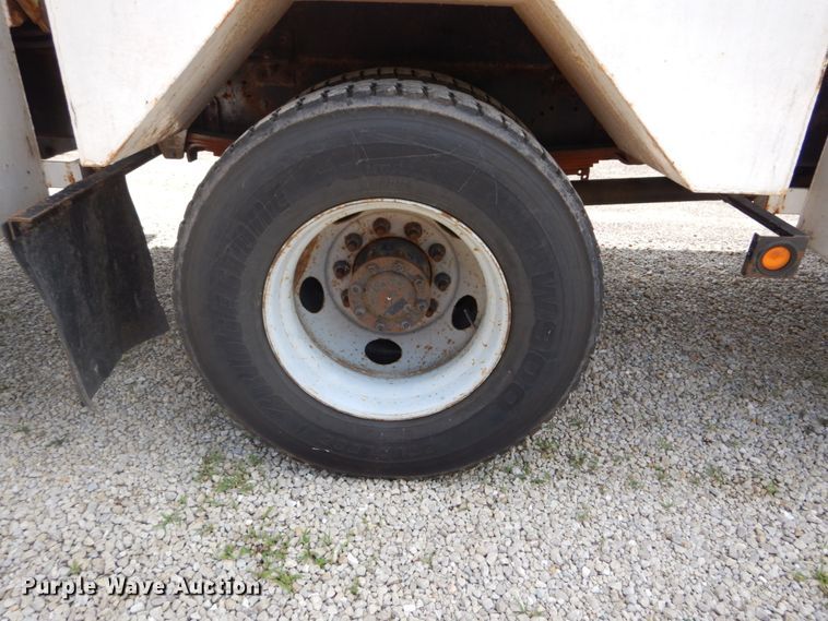 image for item DH5137 2006 Chevrolet C8500  recycling truck